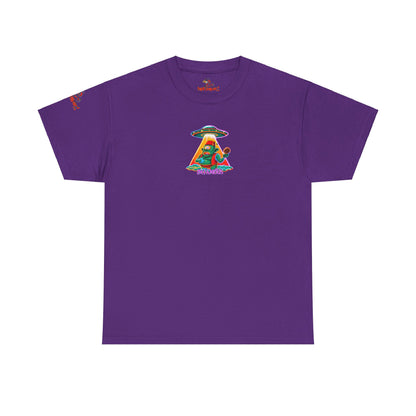 Camiseta gráfica con diseño de cíclope comiendo helado y extraterrestres