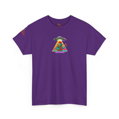 Camiseta gráfica con diseño de cíclope comiendo helado y extraterrestres