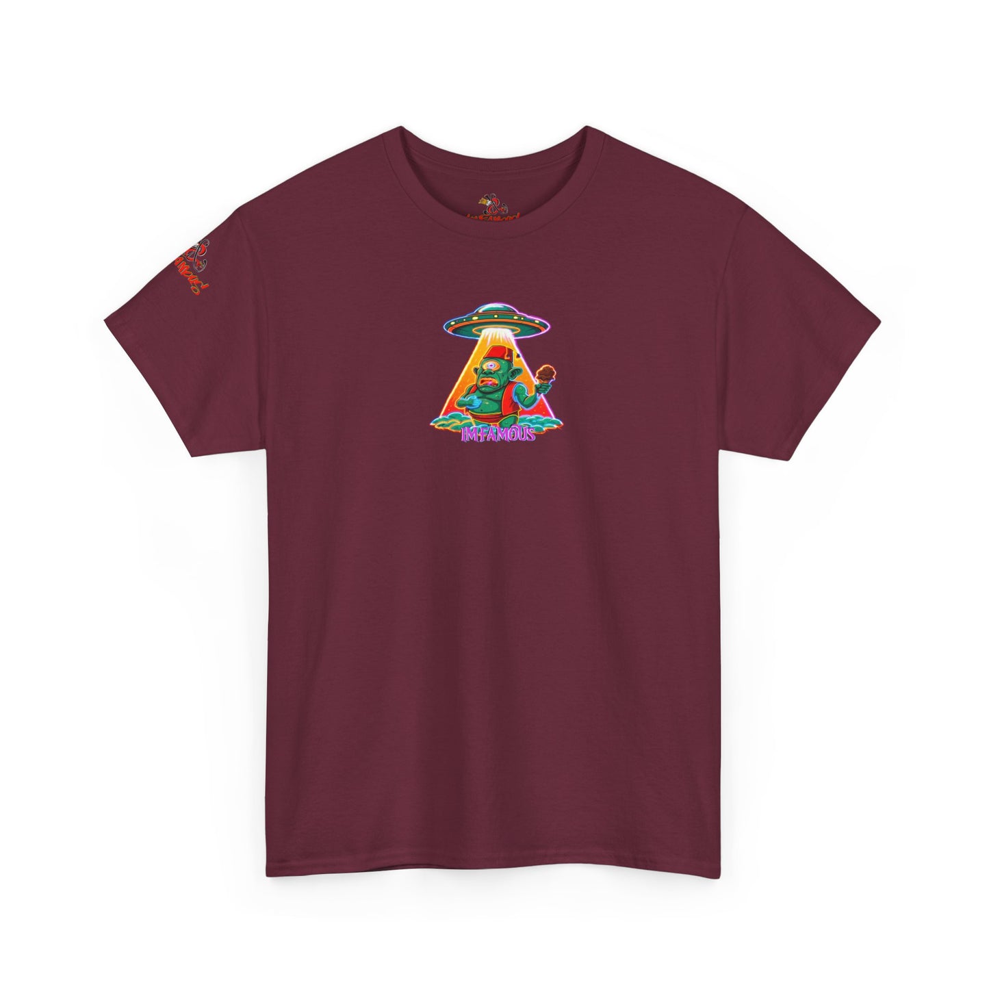 Camiseta gráfica con diseño de cíclope comiendo helado y extraterrestres