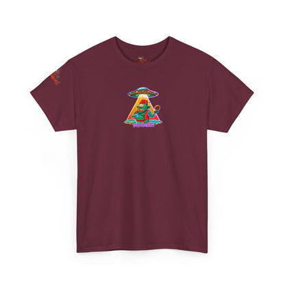 Camiseta gráfica con diseño de cíclope comiendo helado y extraterrestres