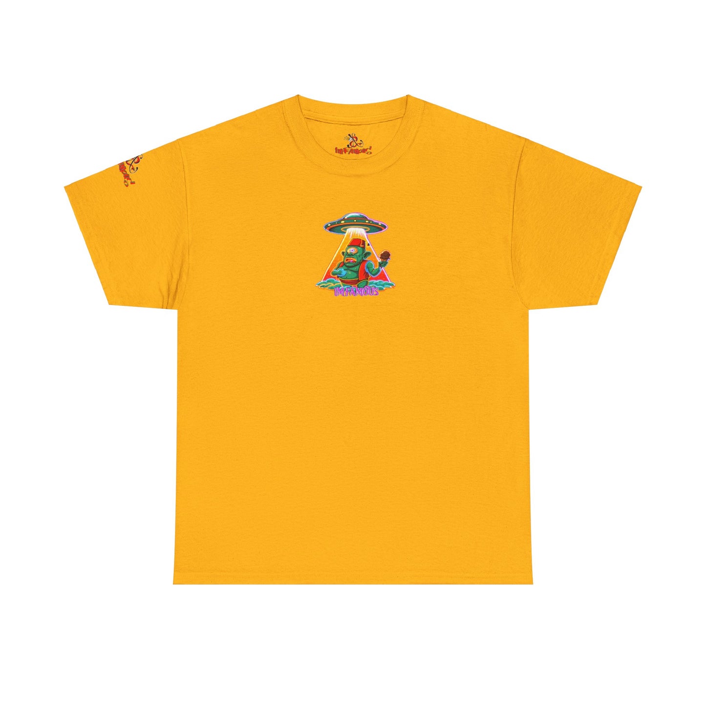 Camiseta gráfica con diseño de cíclope comiendo helado y extraterrestres