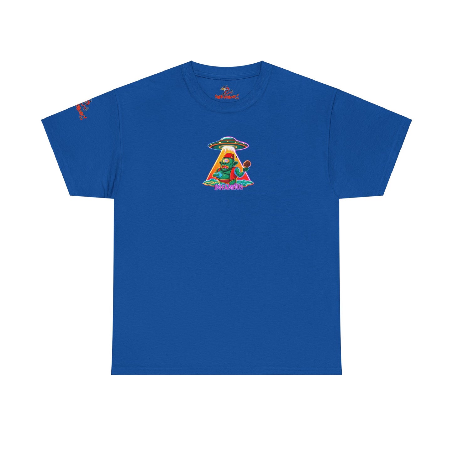 Camiseta gráfica con diseño de cíclope comiendo helado y extraterrestres