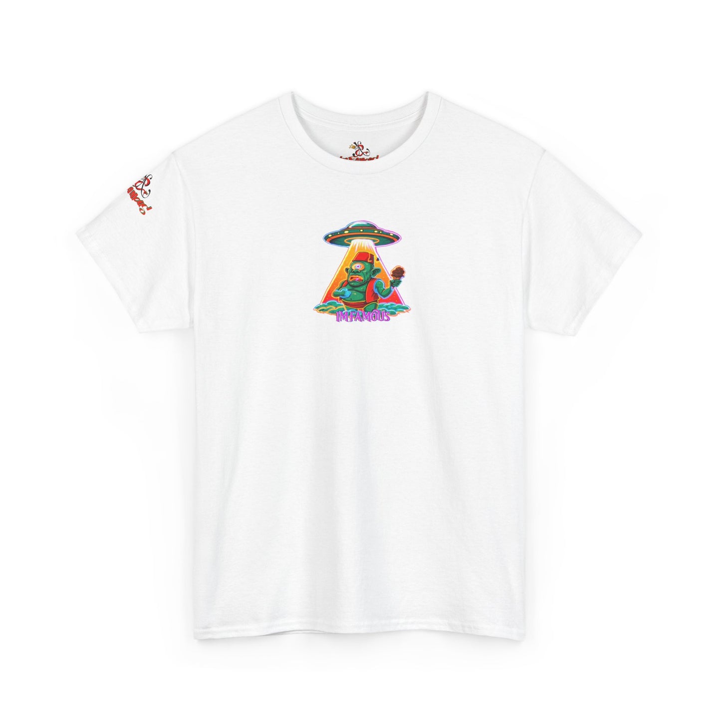 Camiseta gráfica con diseño de cíclope comiendo helado y extraterrestres
