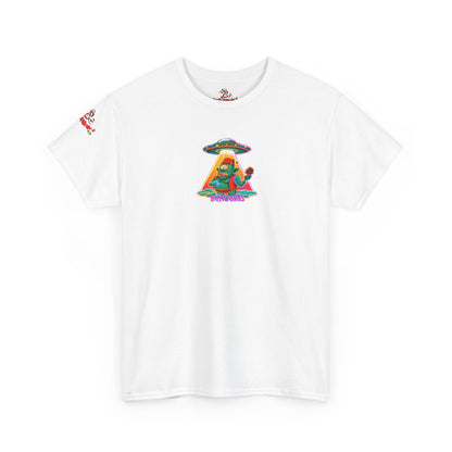 Camiseta gráfica con diseño de cíclope comiendo helado y extraterrestres