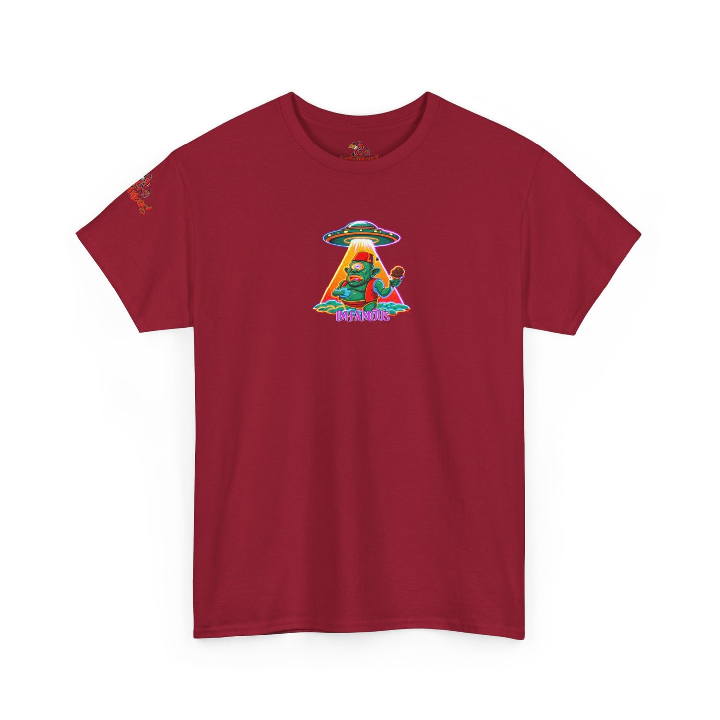 Camiseta gráfica con diseño de cíclope comiendo helado y extraterrestres