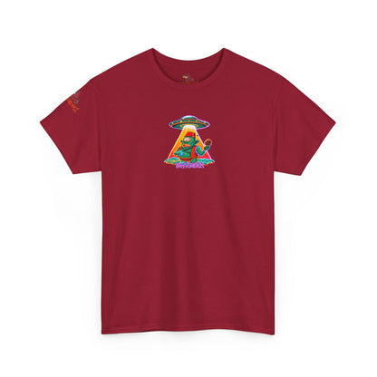 Camiseta gráfica con diseño de cíclope comiendo helado y extraterrestres