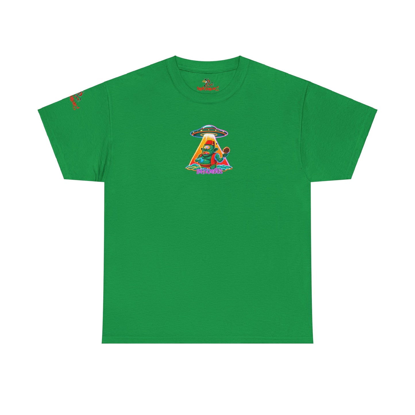 Camiseta gráfica con diseño de cíclope comiendo helado y extraterrestres