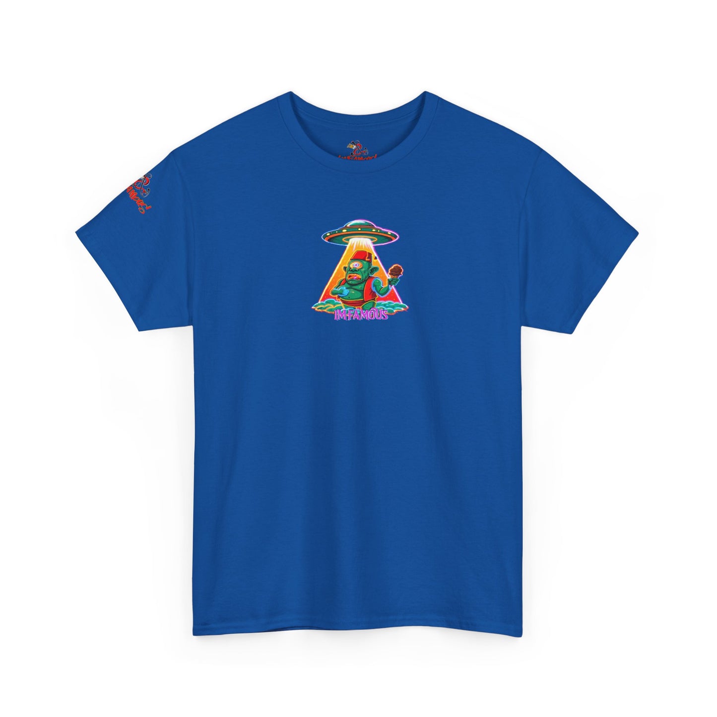Camiseta gráfica con diseño de cíclope comiendo helado y extraterrestres