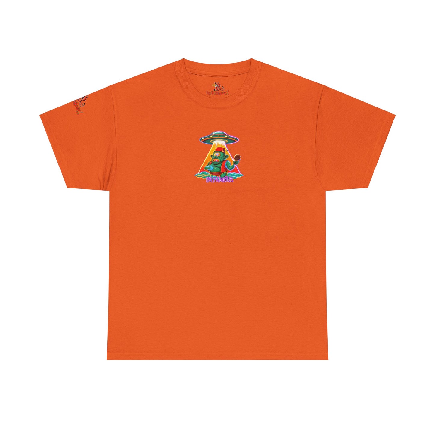 Camiseta gráfica con diseño de cíclope comiendo helado y extraterrestres
