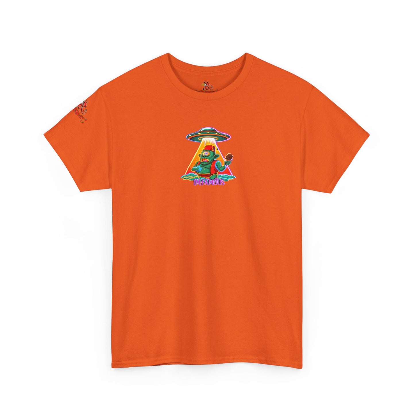 Camiseta gráfica con diseño de cíclope comiendo helado y extraterrestres
