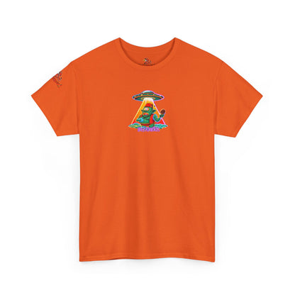 Camiseta gráfica con diseño de cíclope comiendo helado y extraterrestres
