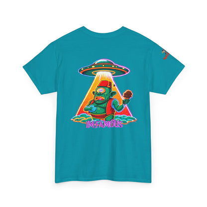 Camiseta gráfica con diseño de cíclope comiendo helado y extraterrestres