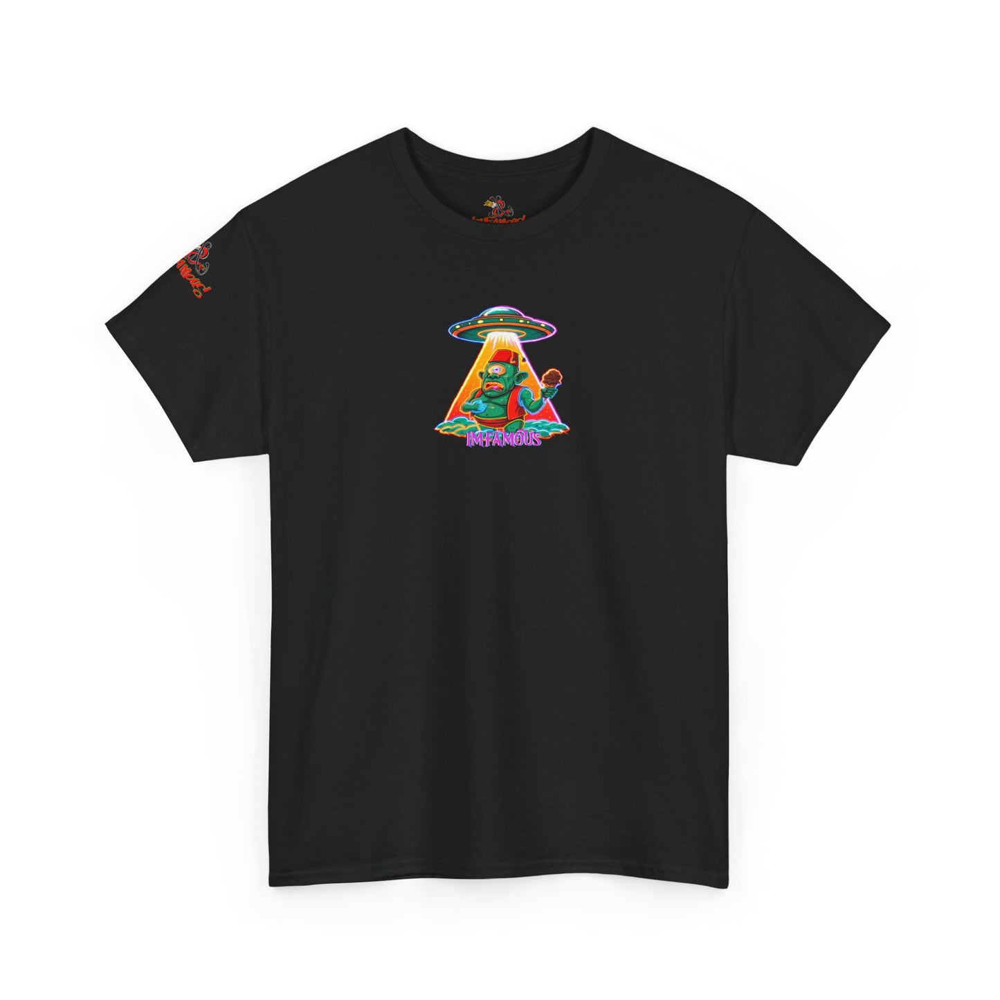 Camiseta gráfica con diseño de cíclope comiendo helado y extraterrestres