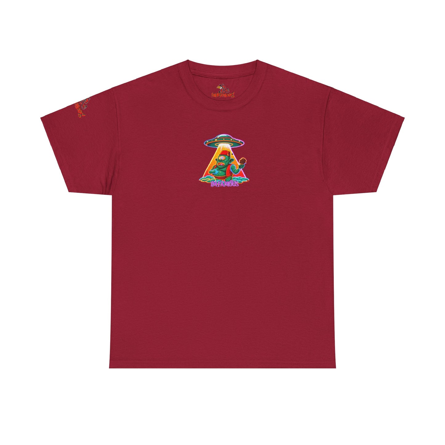 Camiseta gráfica con diseño de cíclope comiendo helado y extraterrestres