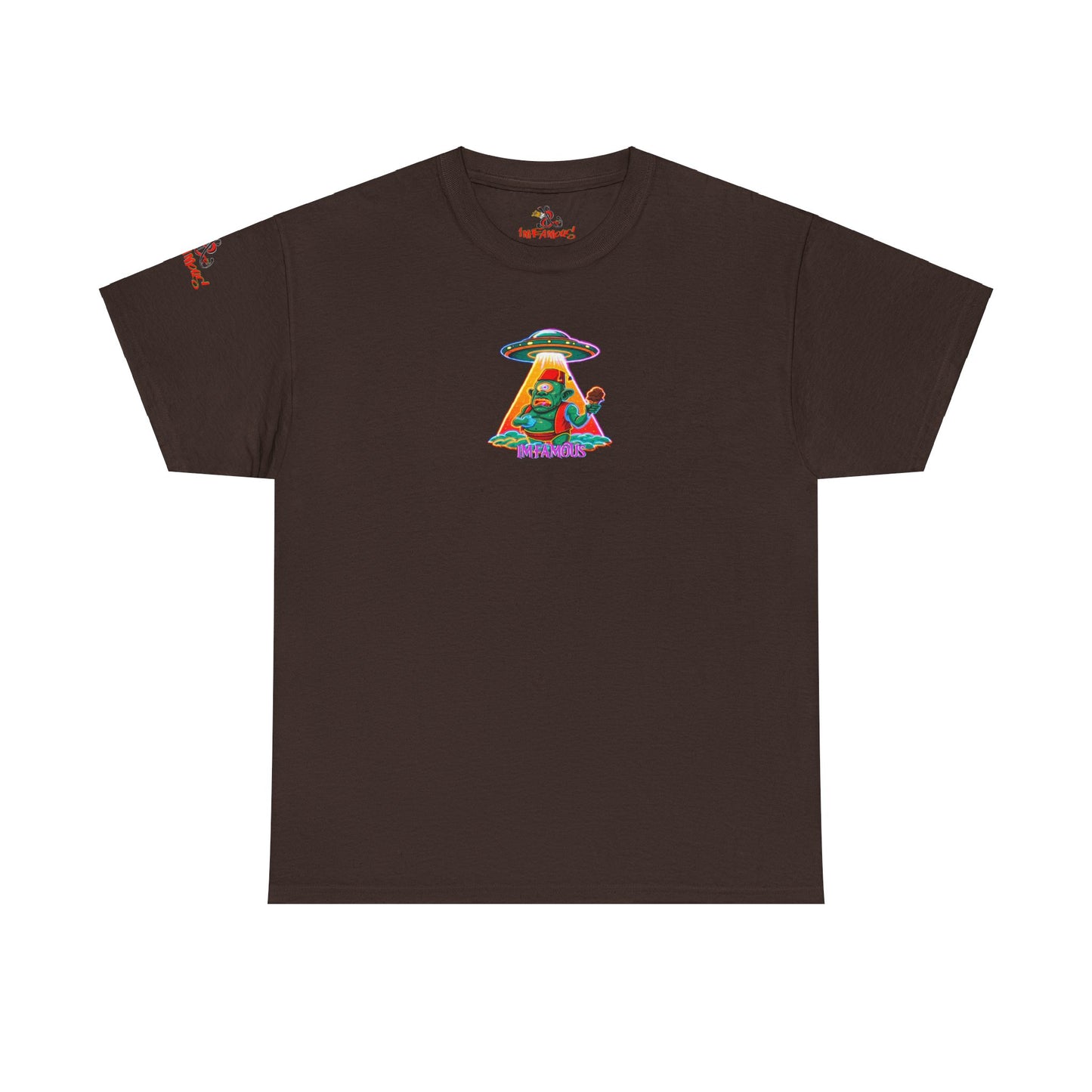 Camiseta gráfica con diseño de cíclope comiendo helado y extraterrestres