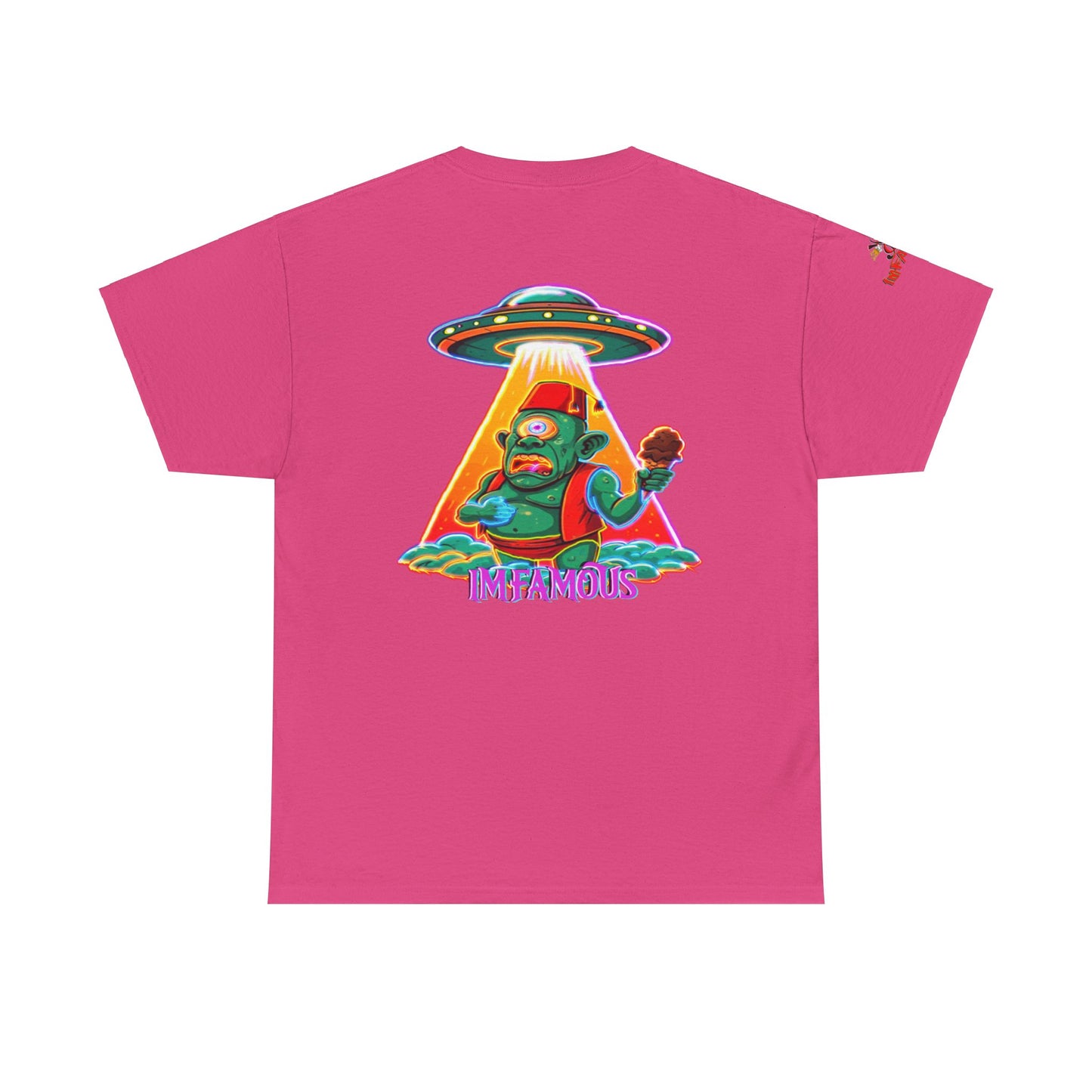 Camiseta gráfica con diseño de cíclope comiendo helado y extraterrestres