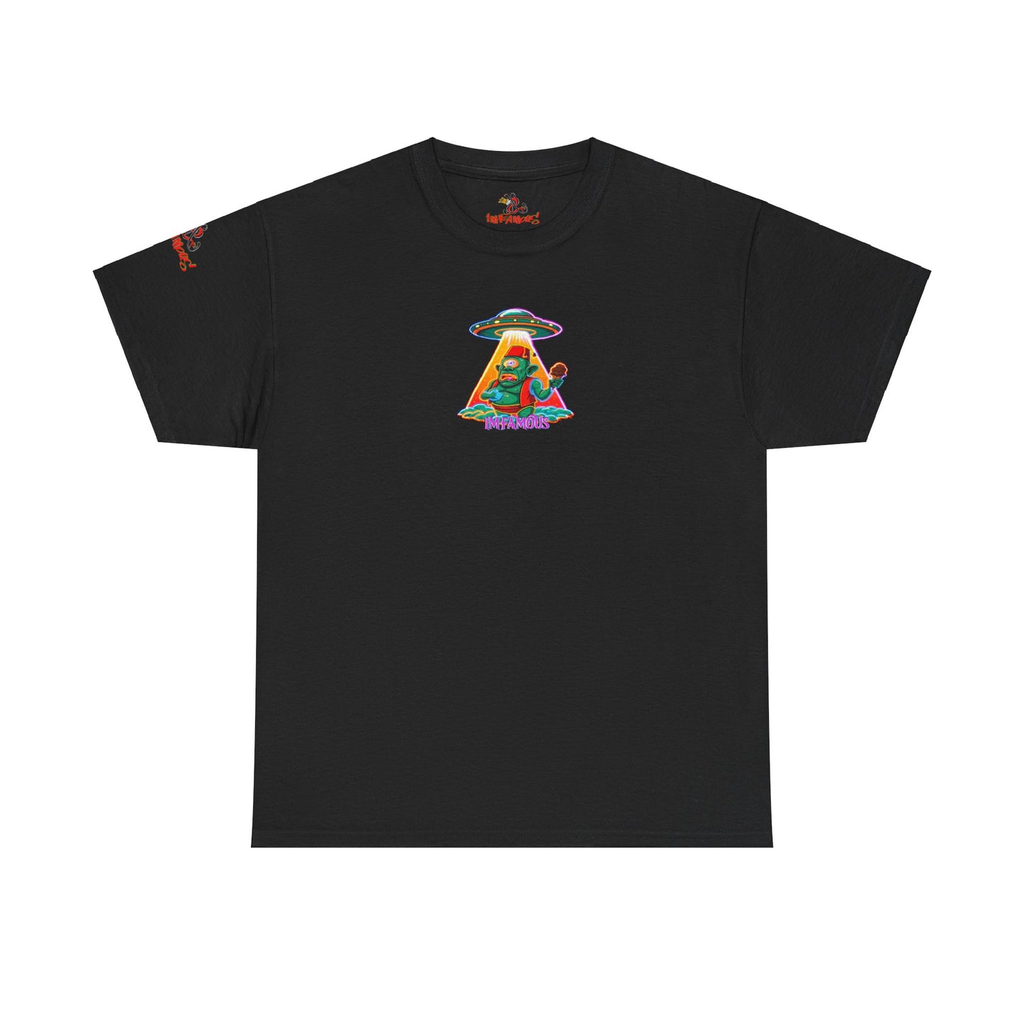 Camiseta gráfica con diseño de cíclope comiendo helado y extraterrestres