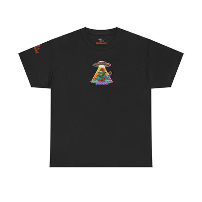 Camiseta gráfica con diseño de cíclope comiendo helado y extraterrestres