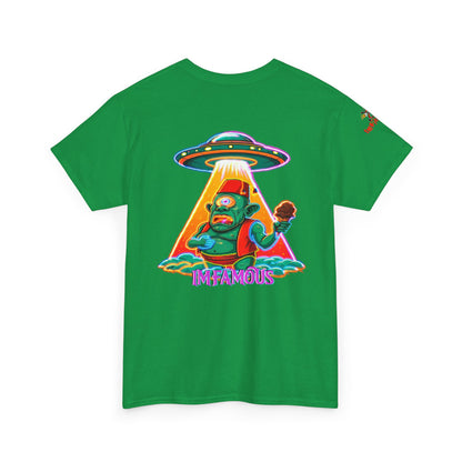 Camiseta gráfica con diseño de cíclope comiendo helado y extraterrestres