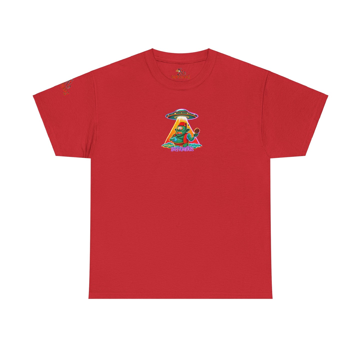 Camiseta gráfica con diseño de cíclope comiendo helado y extraterrestres