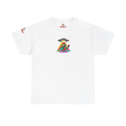 Camiseta gráfica con diseño de cíclope comiendo helado y extraterrestres