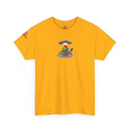 Camiseta gráfica con diseño de cíclope comiendo helado y extraterrestres